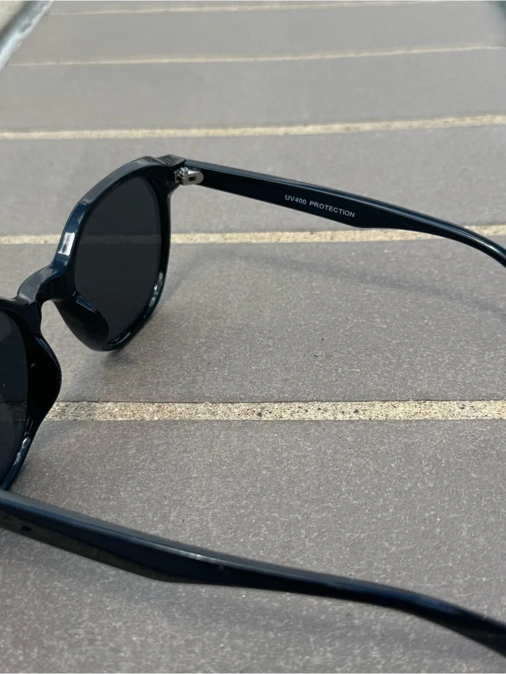 Men's Black Round Frame Sunglasses - Classic UV Protection